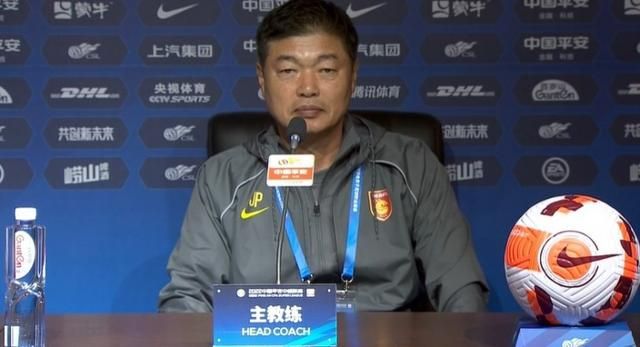 即使他们向我索贿，我也不会掏一分钱，虽然为了说服政府，我不得不心不甘情不愿地赔着笑脸，使出浑身解数施展魅力，这在某种意义上也是一种贿赂。